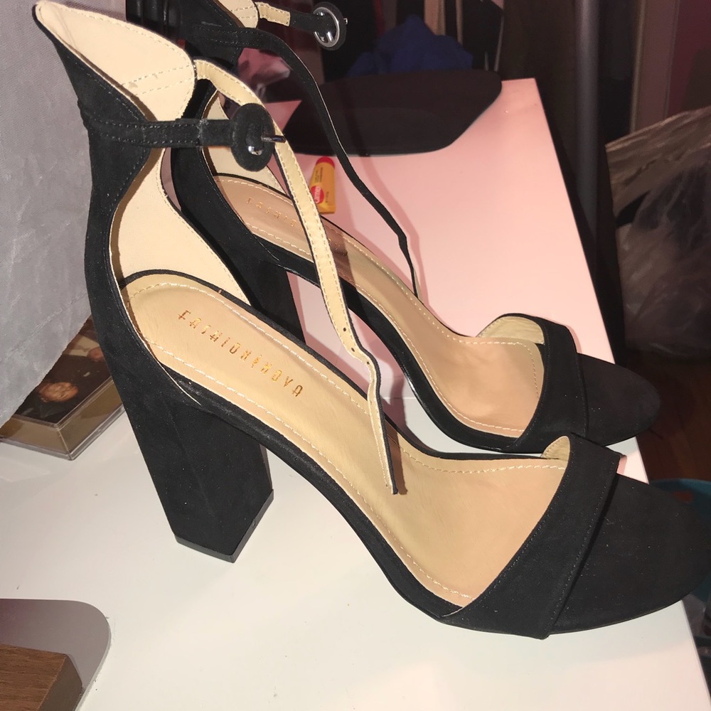 Black block heel